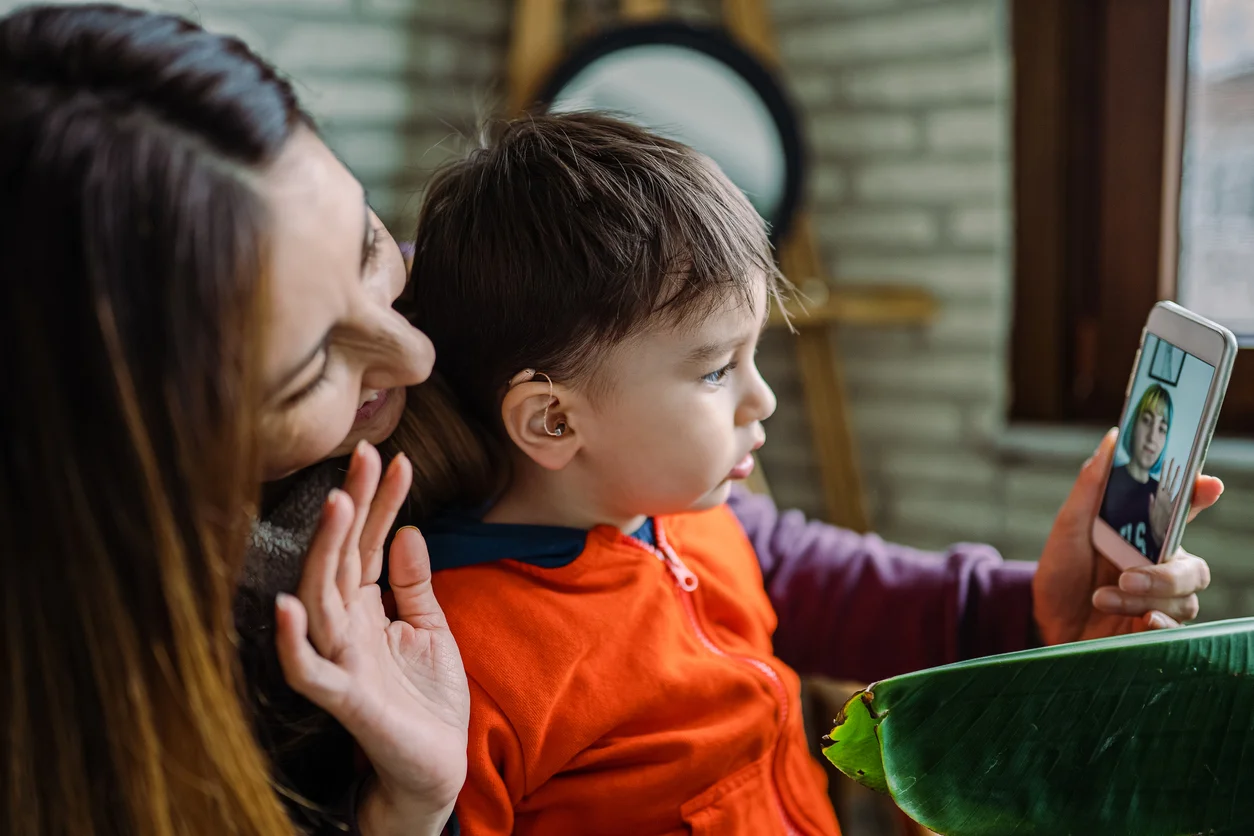 İşitme Engeli ve Eğitimi - Eğitimde Teknolojinin Rolü